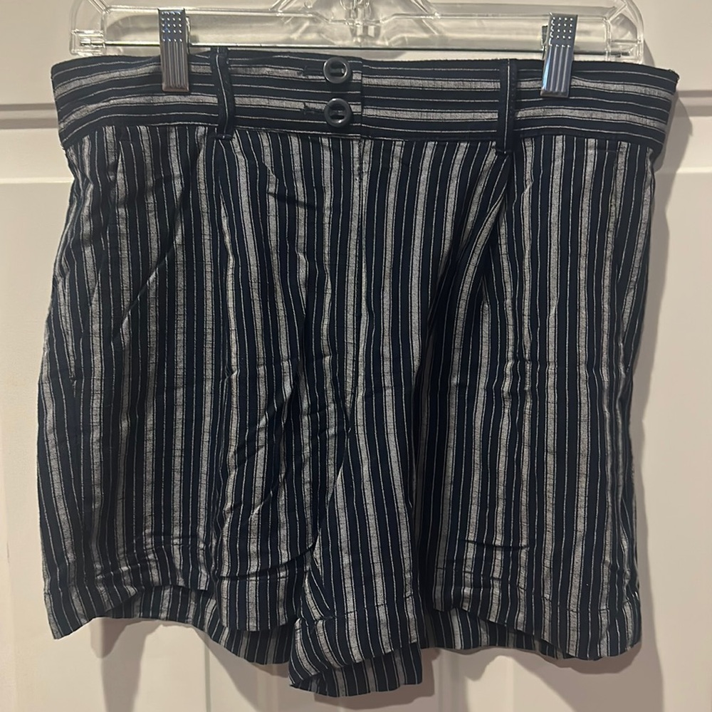 Loft outlet size small, pull on shorts, navy and gray high rise Rayonshort